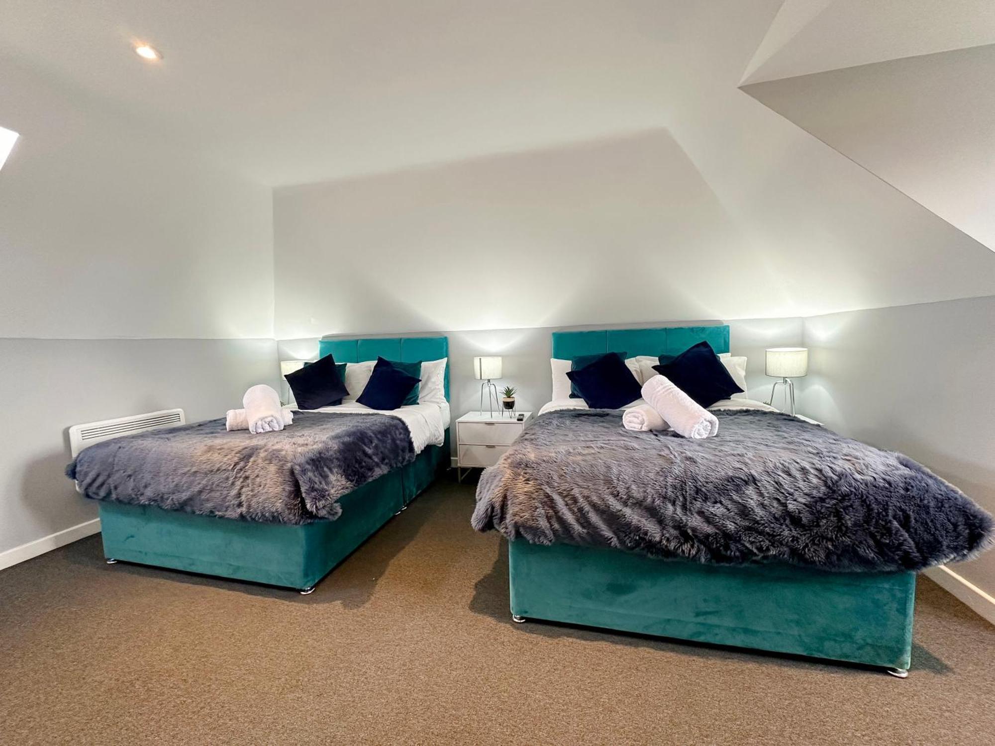 Luxury Boutique Apartments Block Free Street Parking Hounslow Exterior photo