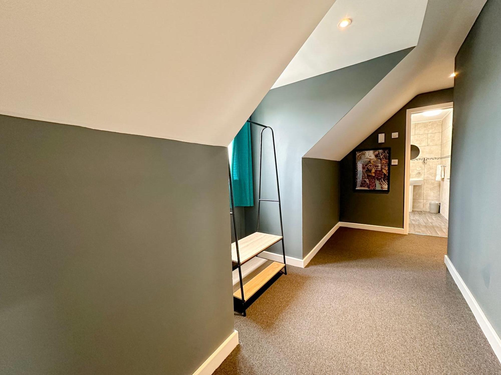 Luxury Boutique Apartments Block Free Street Parking Hounslow Exterior photo
