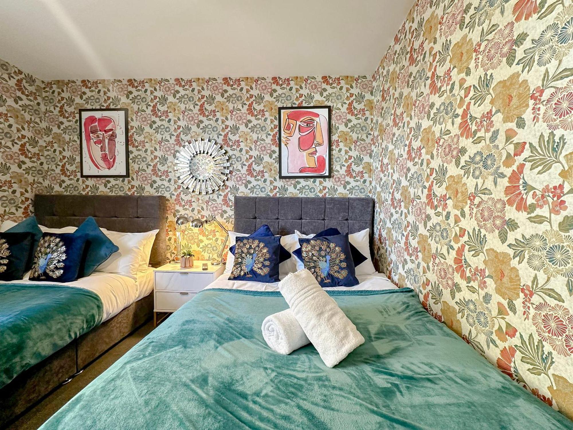 Luxury Boutique Apartments Block Free Street Parking Hounslow Exterior photo