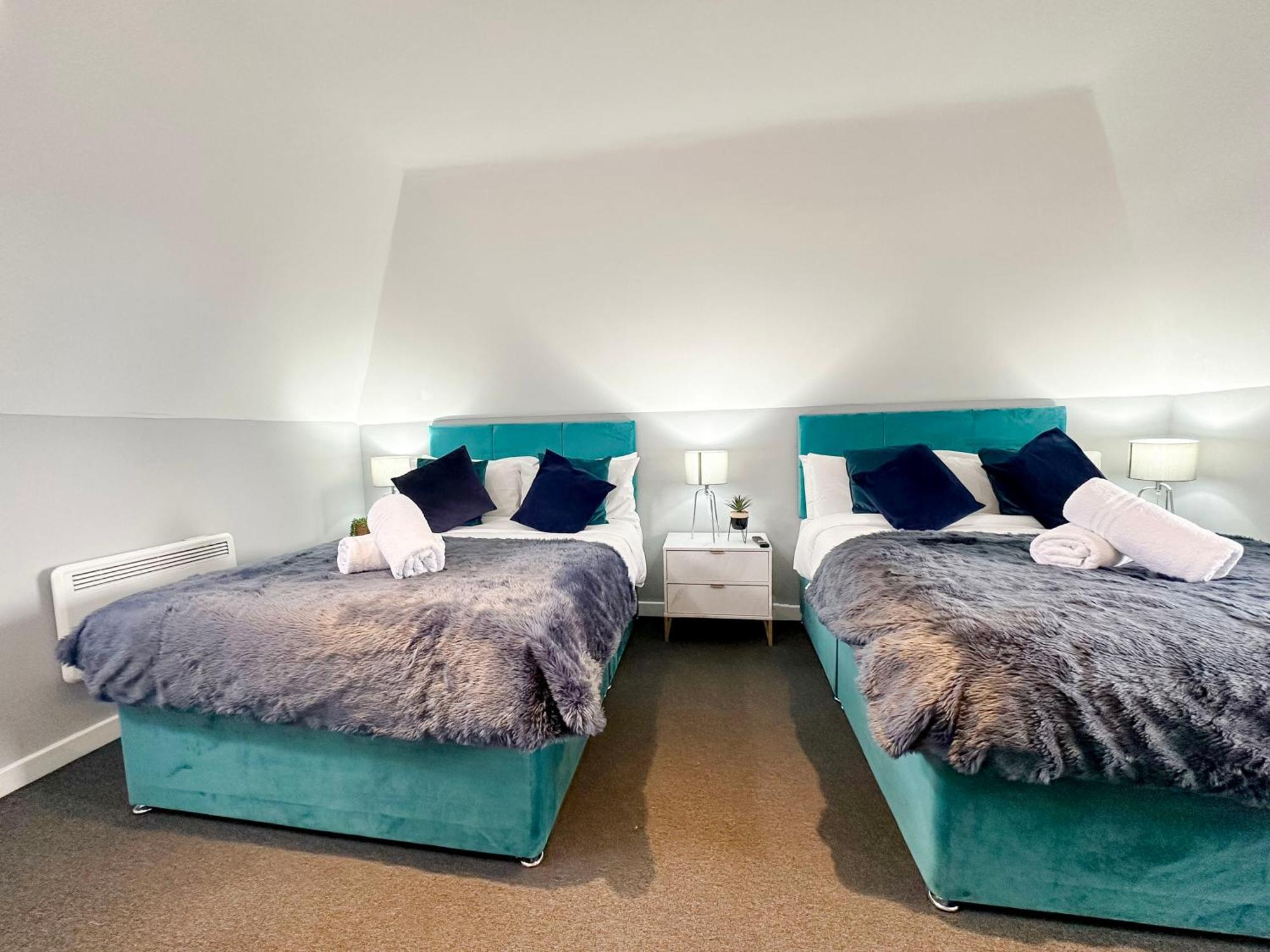 Luxury Boutique Apartments Block Free Street Parking Hounslow Exterior photo