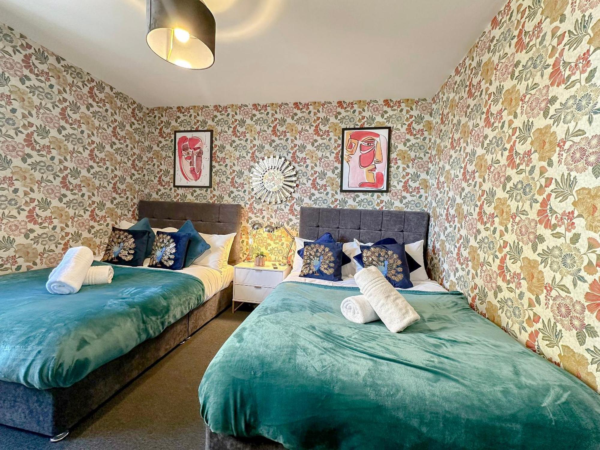 Luxury Boutique Apartments Block Free Street Parking Hounslow Exterior photo