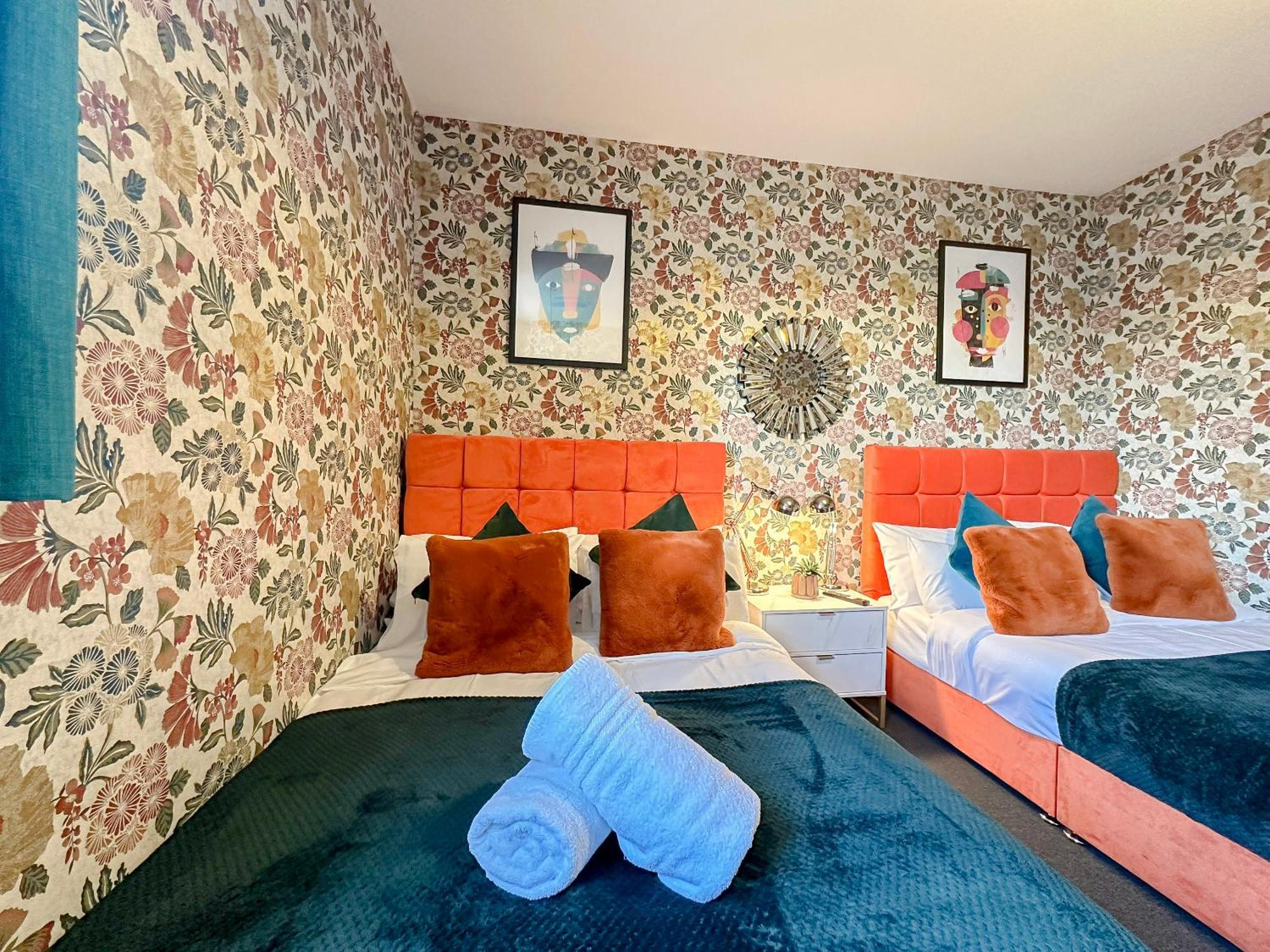 Luxury Boutique Apartments Block Free Street Parking Hounslow Exterior photo